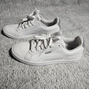 Women's Puma Sneakers Size 7.5